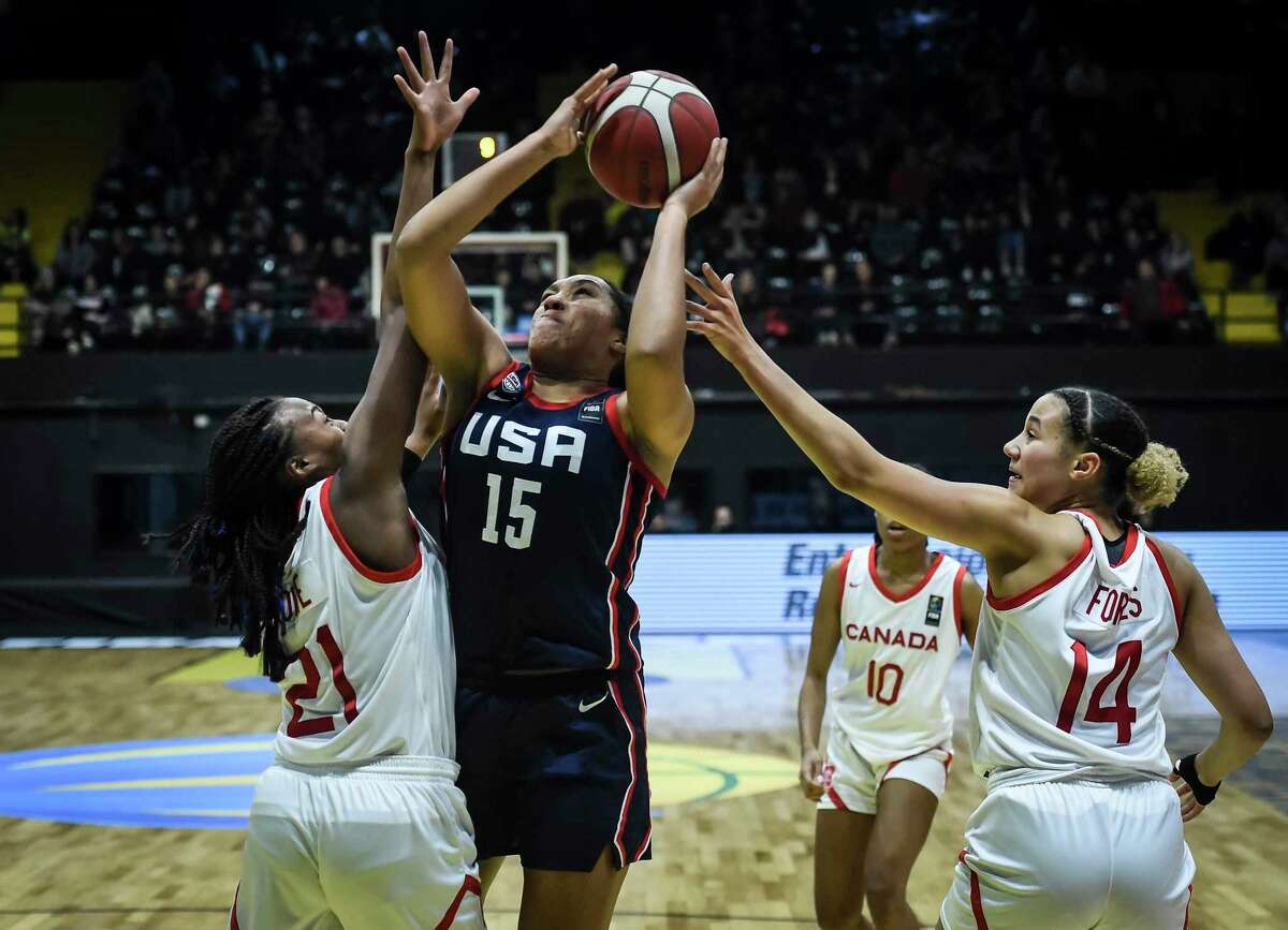 UConn women’s basketball freshman Isuneh ‘Ice’ Brady helped led Team USA to gold at the 2022 FIBA U18 Americas Championship in Argentina. It was her first time playing for Team USA.
