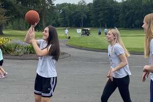UConn women gather for Geno Auriemma’s charity golf tournament