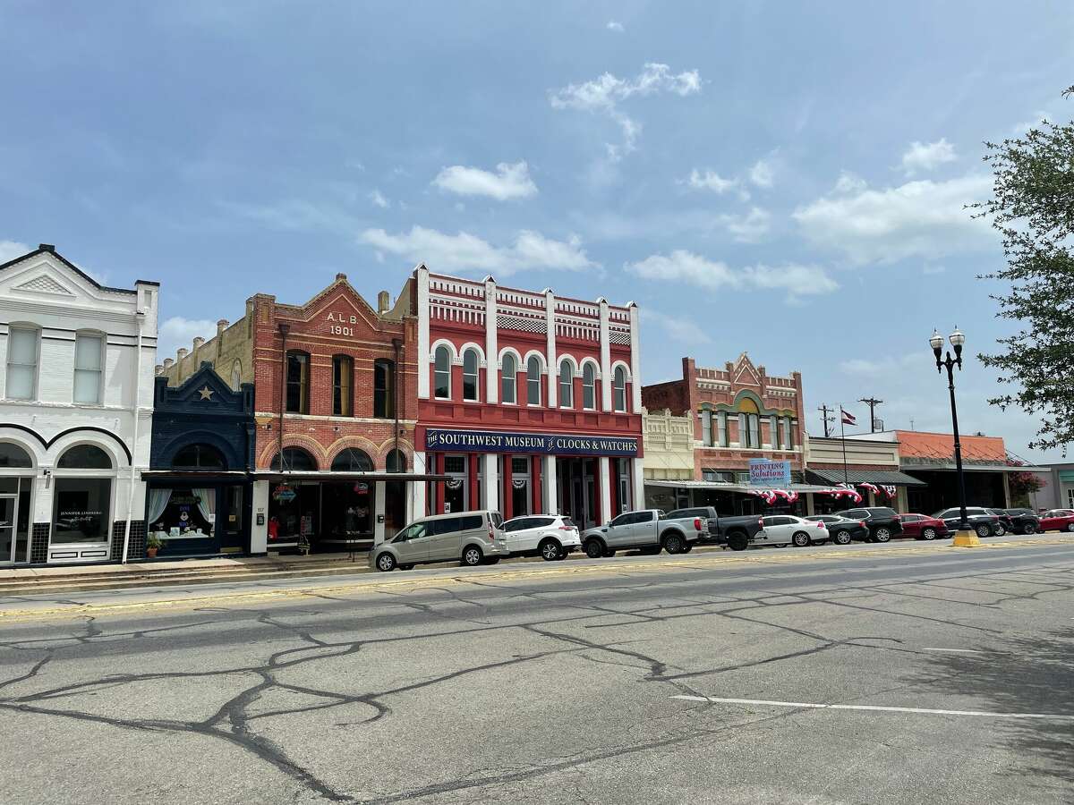 Beautiful small-town Lockhart, once known mainly for barbecue, is becoming a Central Texas retail destination.