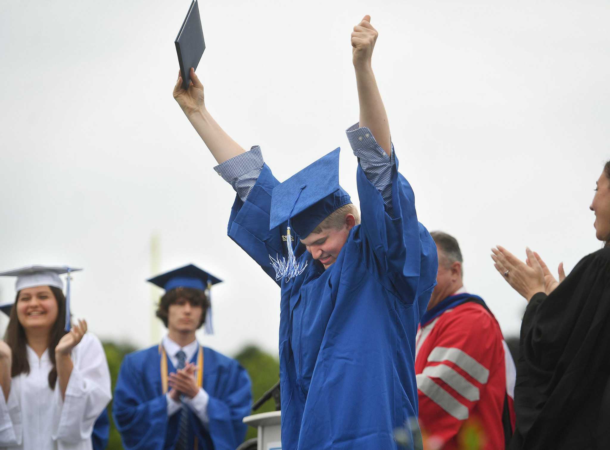 Photos: Fairfield Ludlowe High School celebrates graduation - Vimarsana News