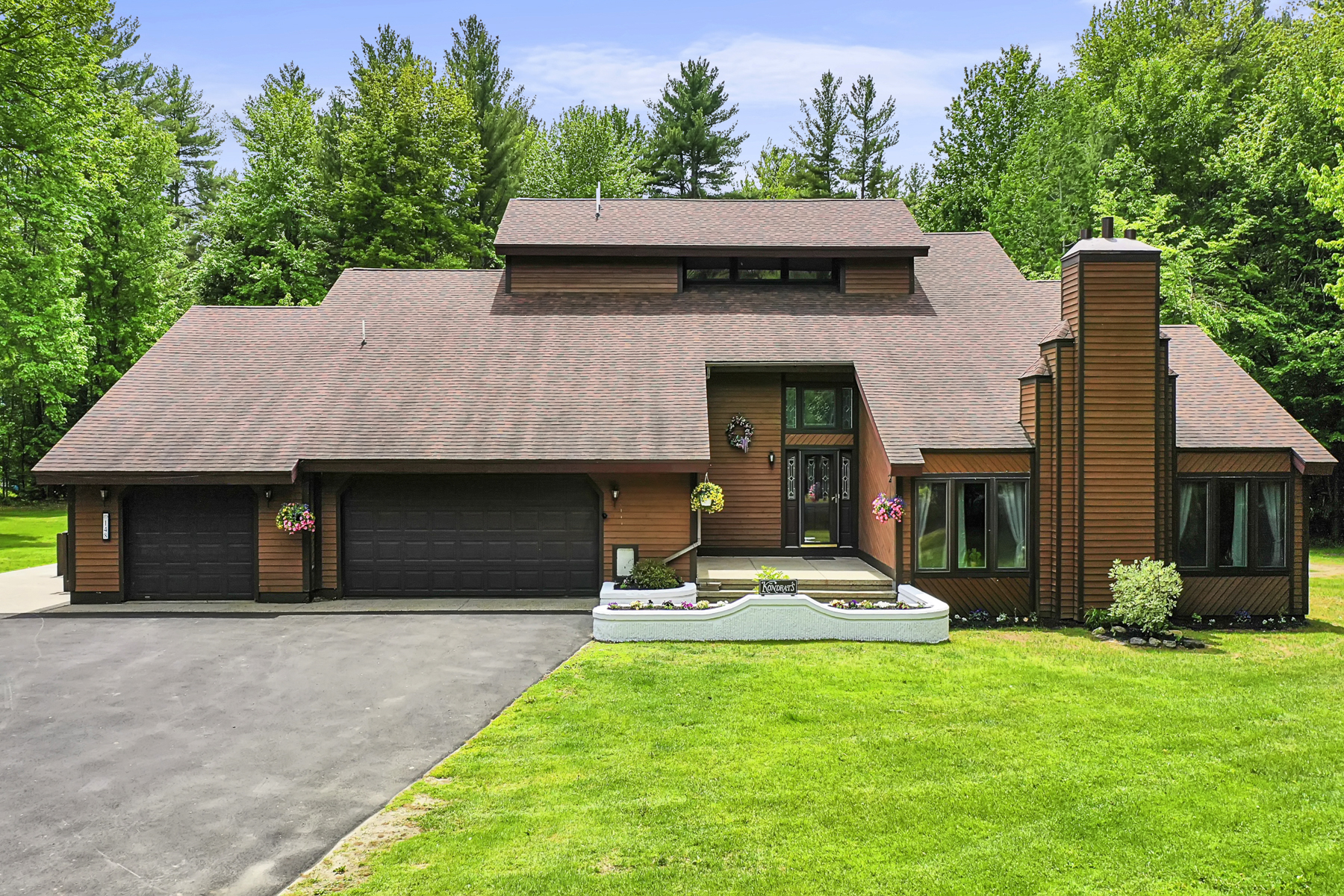 Contemporary near Great Sacandaga Lake