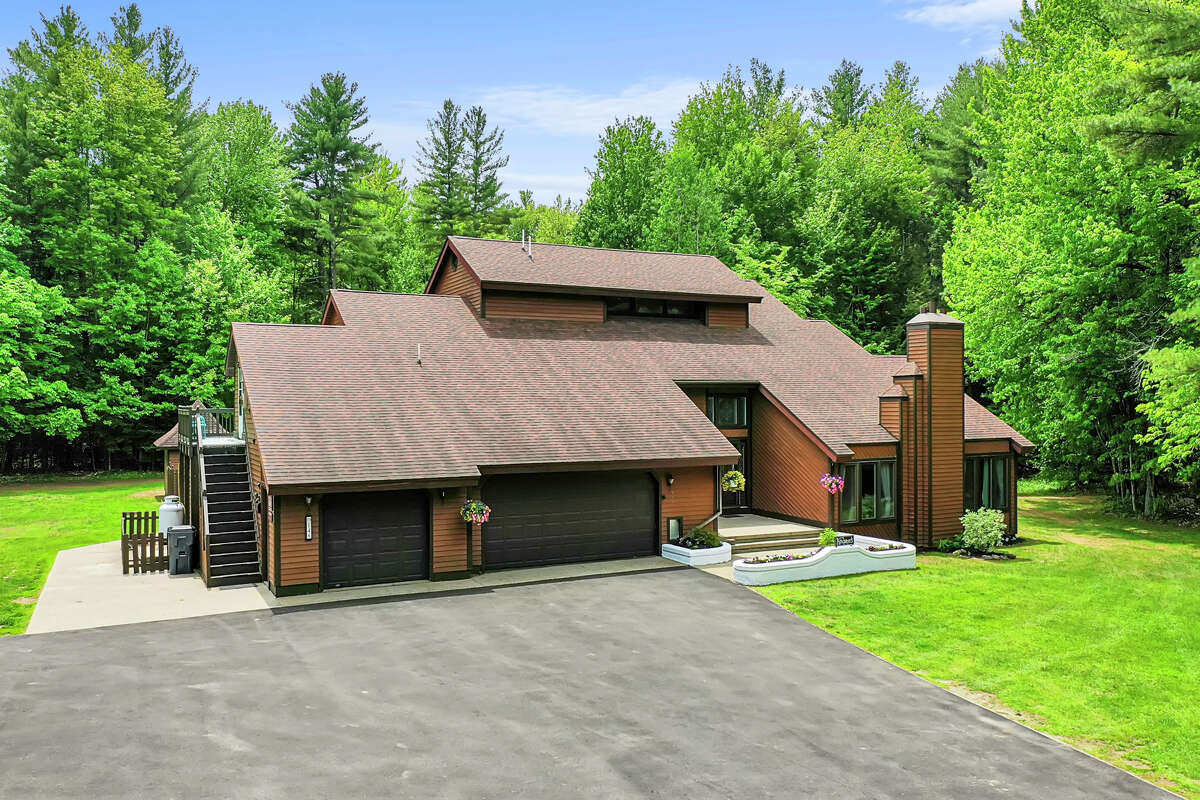 Contemporary near Great Sacandaga Lake