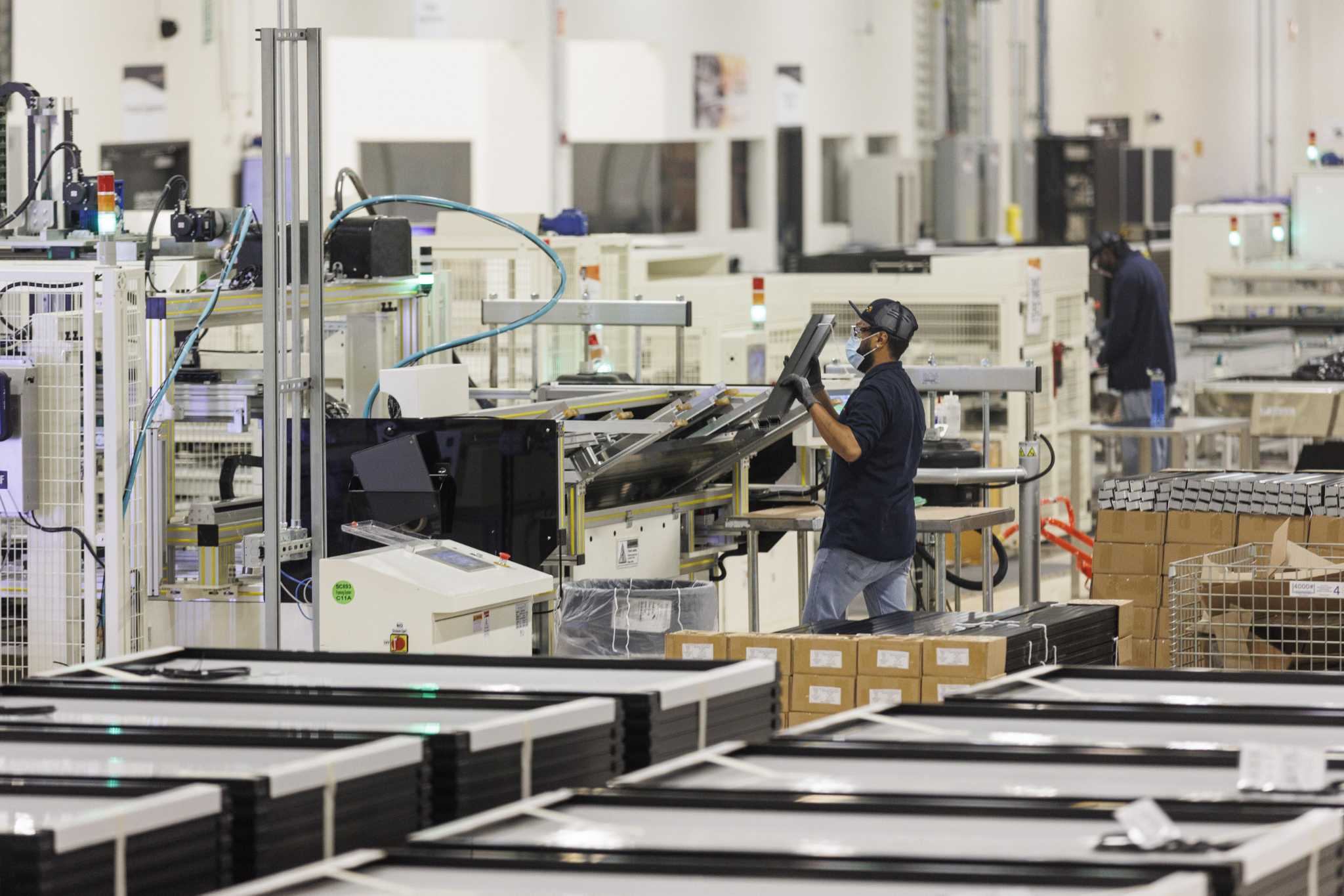 San Antonio solar panel manufacturer says U.S. must do more to compete with China - Vimarsana News