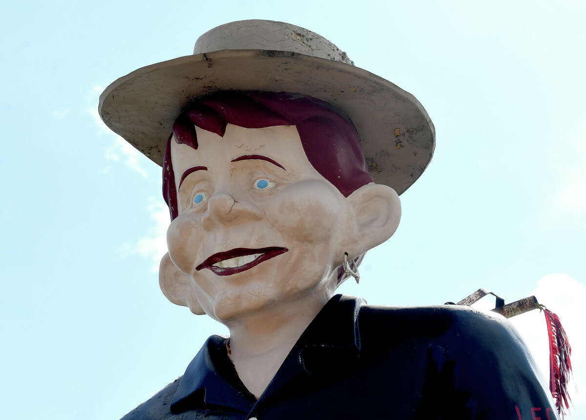 Beaumont Muffler Man is a bona fide roadside attraction
