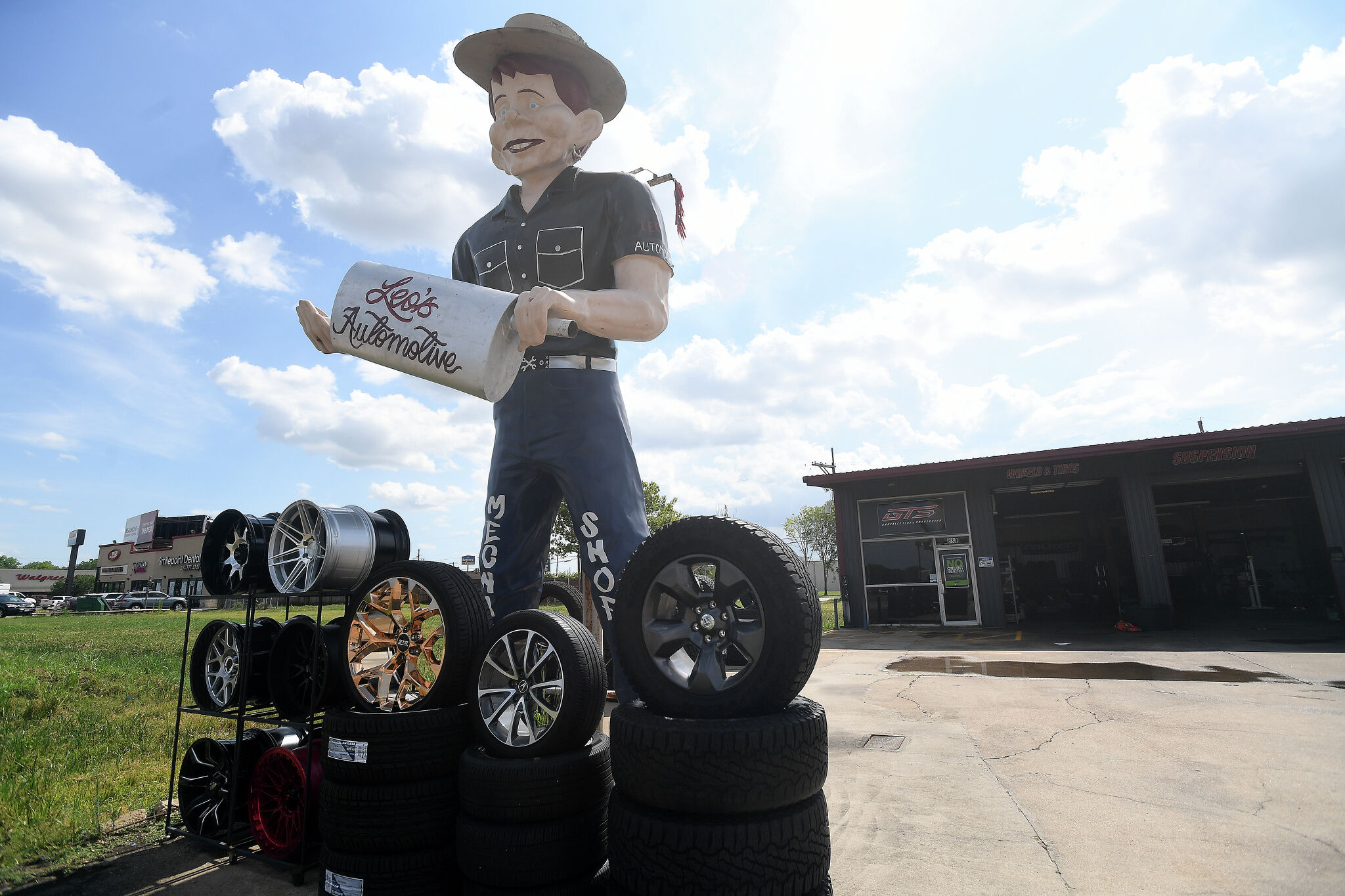 Beaumont Muffler Man is a bona fide roadside attraction