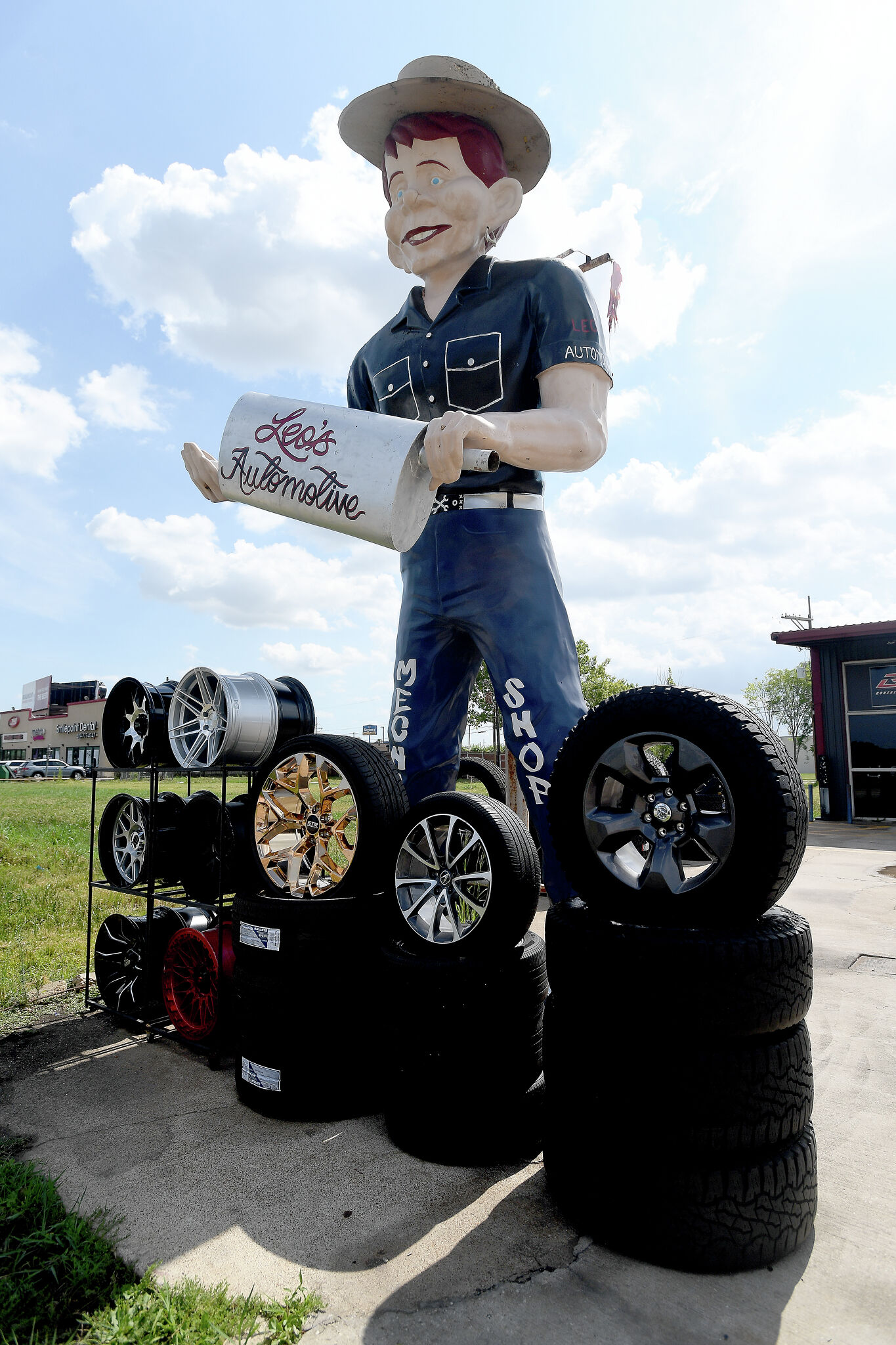 Beaumont Muffler Man is a bona fide roadside attraction