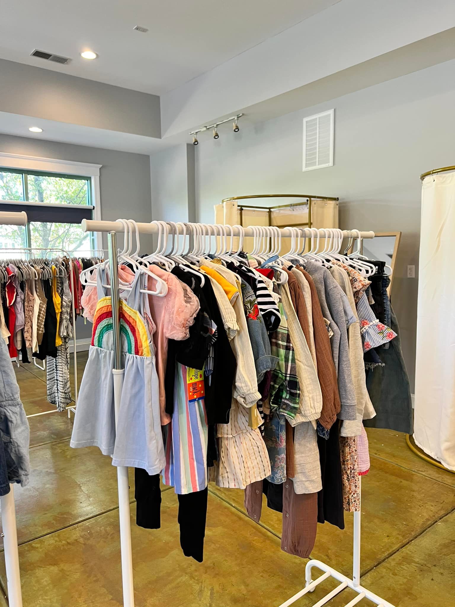 High End Resale (H.E.R.) Consignment Boutique Opens at Emerald C