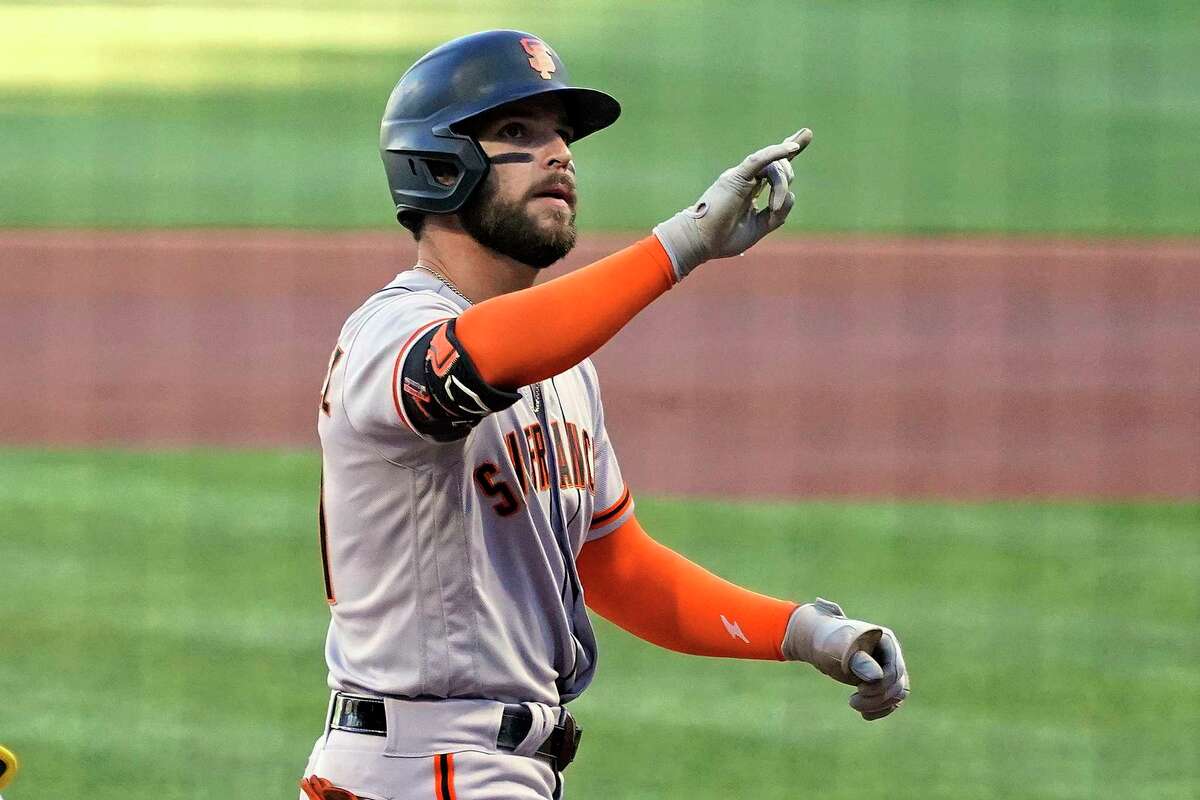 Giants place rookie outfielder Luis González on IL with back issue