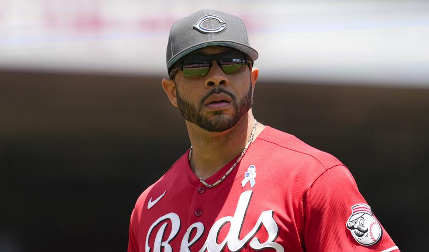 Reds pitchers wear Tommy Pham-style shirts before game vs. Giants