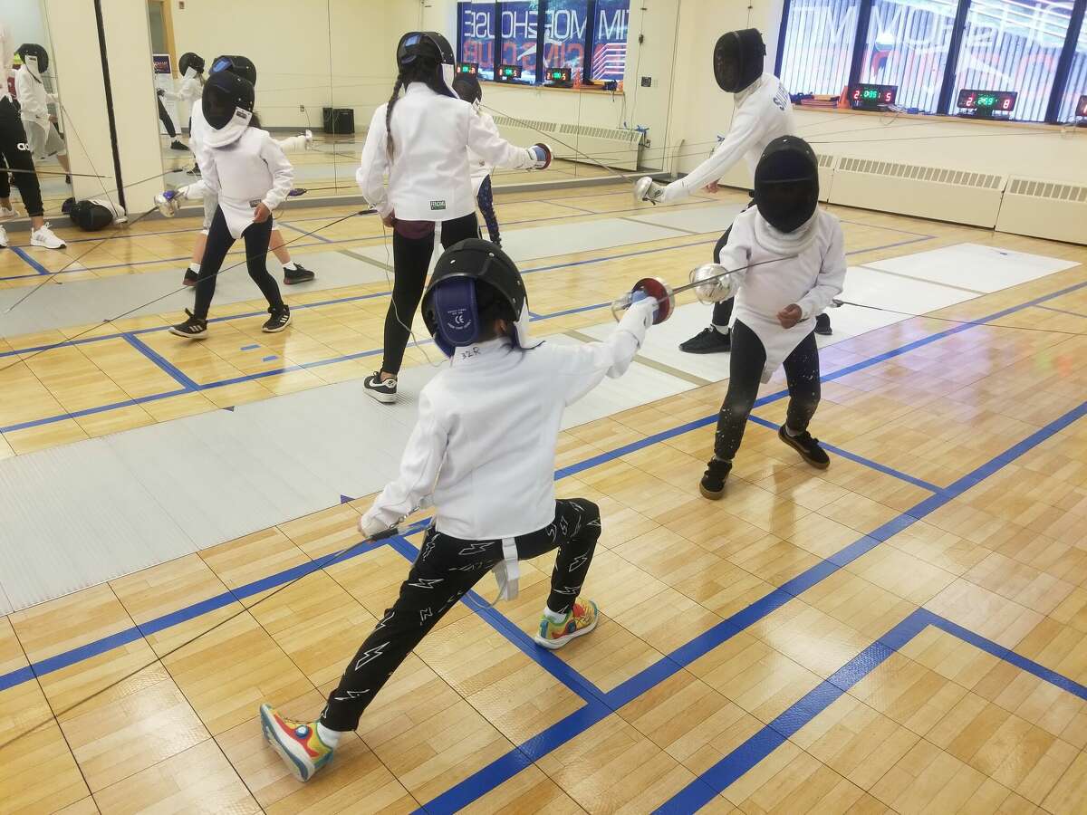 The club also offers group fencing classes and private lessons for athletes of all ages. The classes include 90 to 120 minutes of warm-ups, footwork, technical drills, and structured bouting.