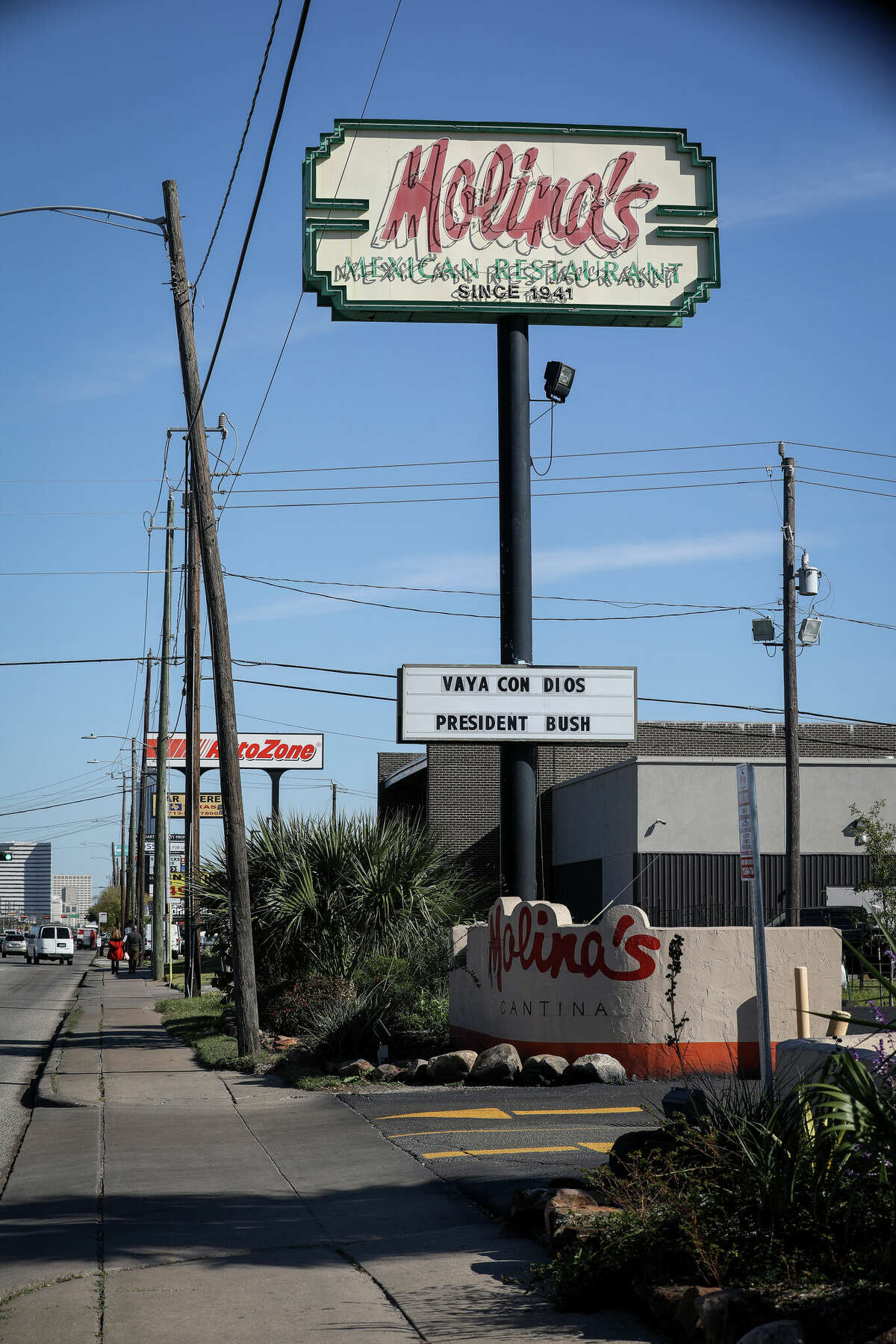 Molina's Cantina, un restaurant préféré de l'ancien président George HW Bush, rend hommage au défunt président, lundi 3 décembre 2018, à Houston.