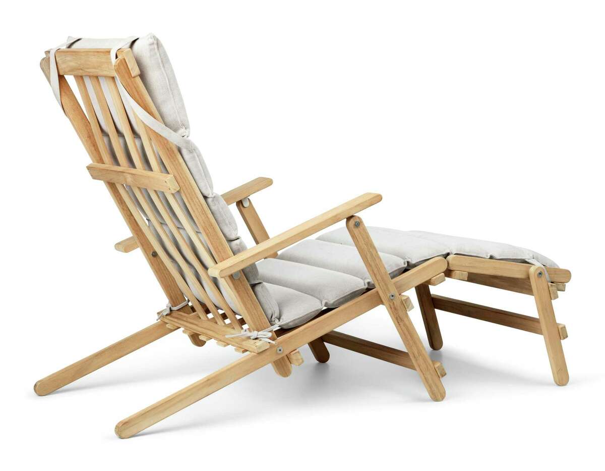 Th the BM5565 Deck Chair with Footrest.
