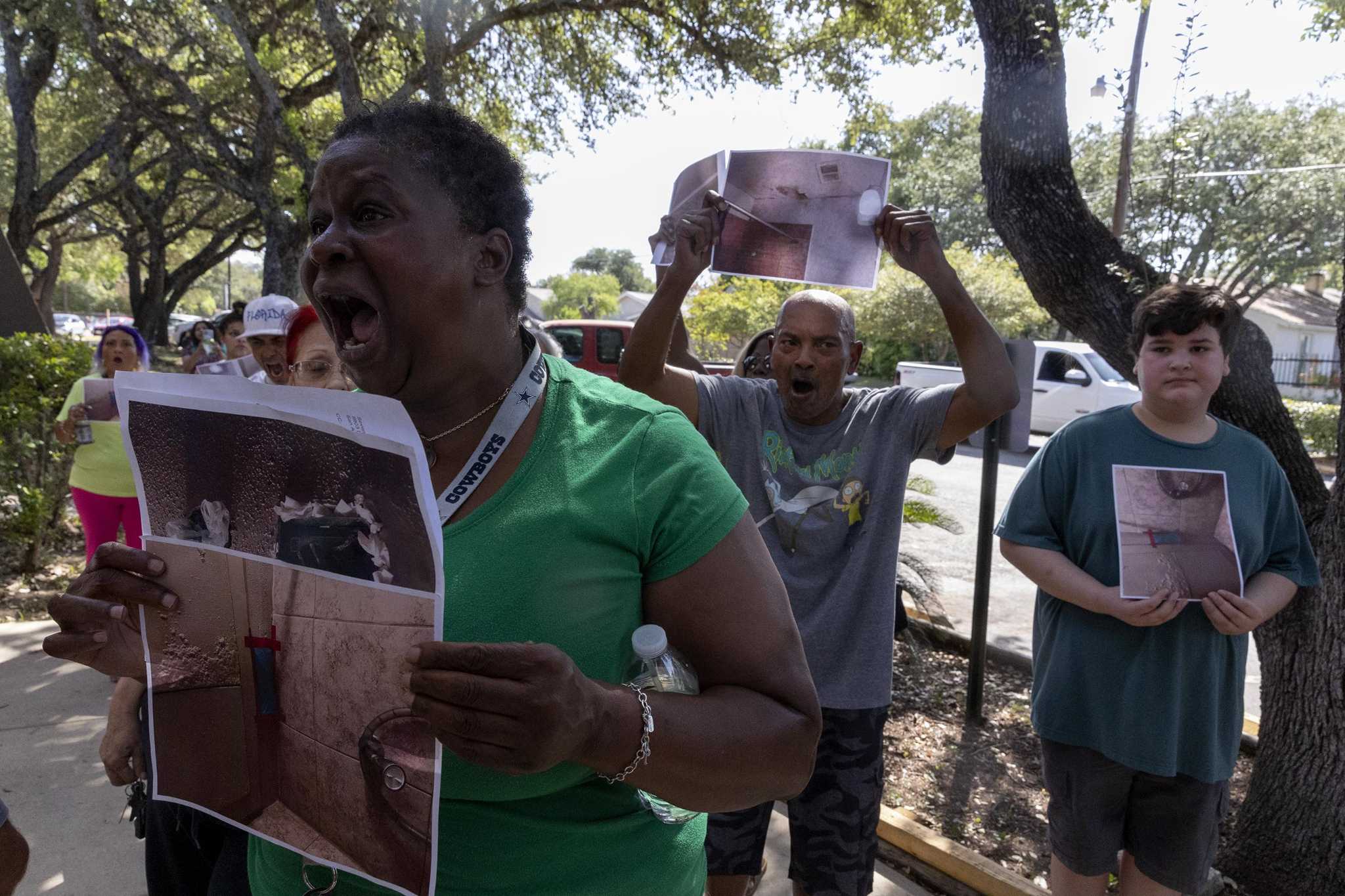 'Tired of settling': Seven Oaks Apartments residents, Texas Organizing Project push back against poor living conditions, eviction notices - Vimarsana News