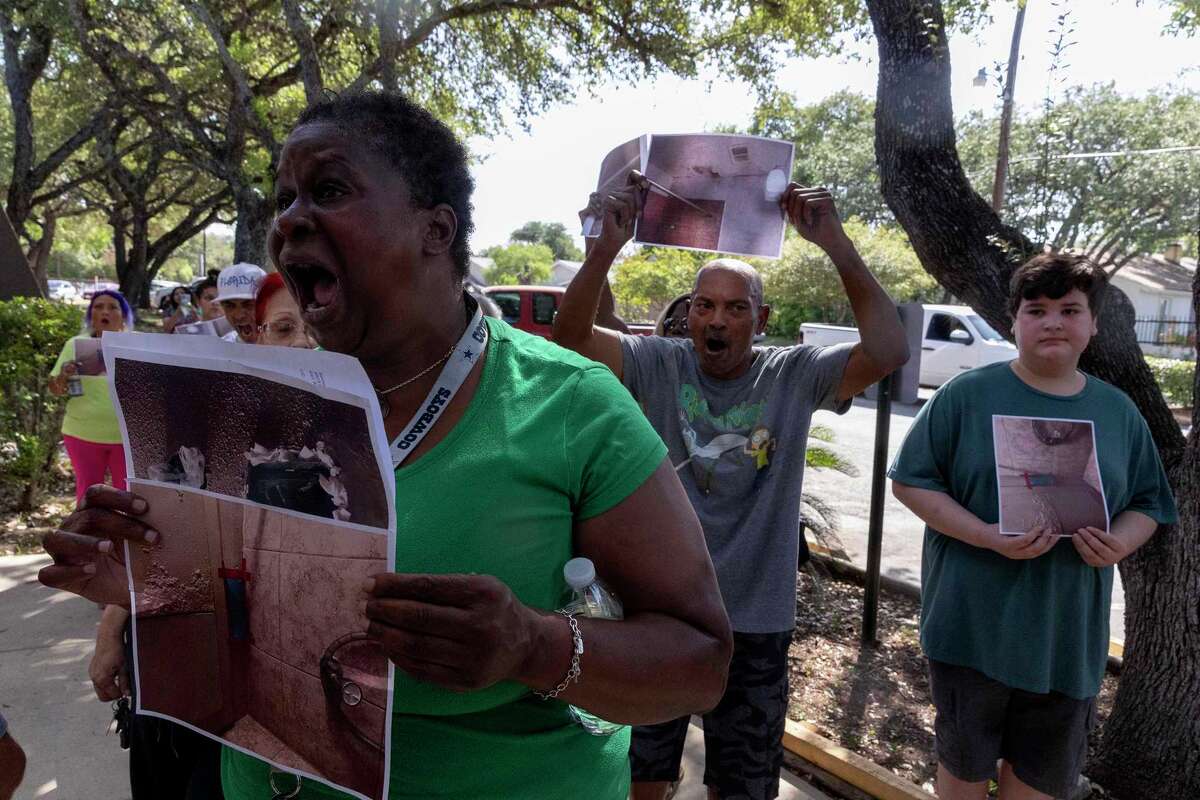 Seven Oaks Apartments residents push back against management