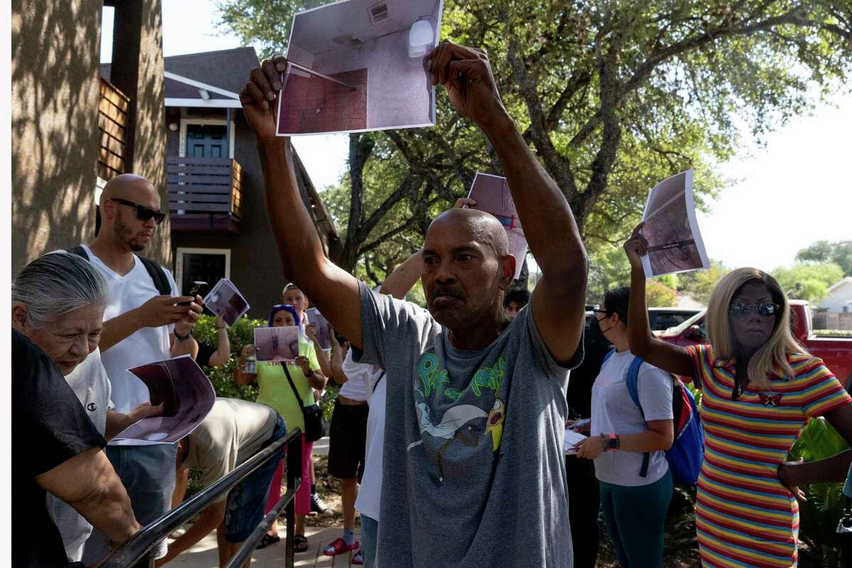 Seven Oaks Apartments residents push back against management