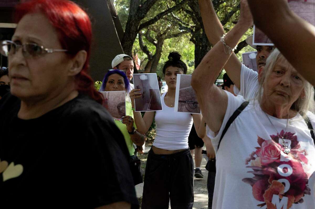 Seven Oaks Apartments residents push back against management