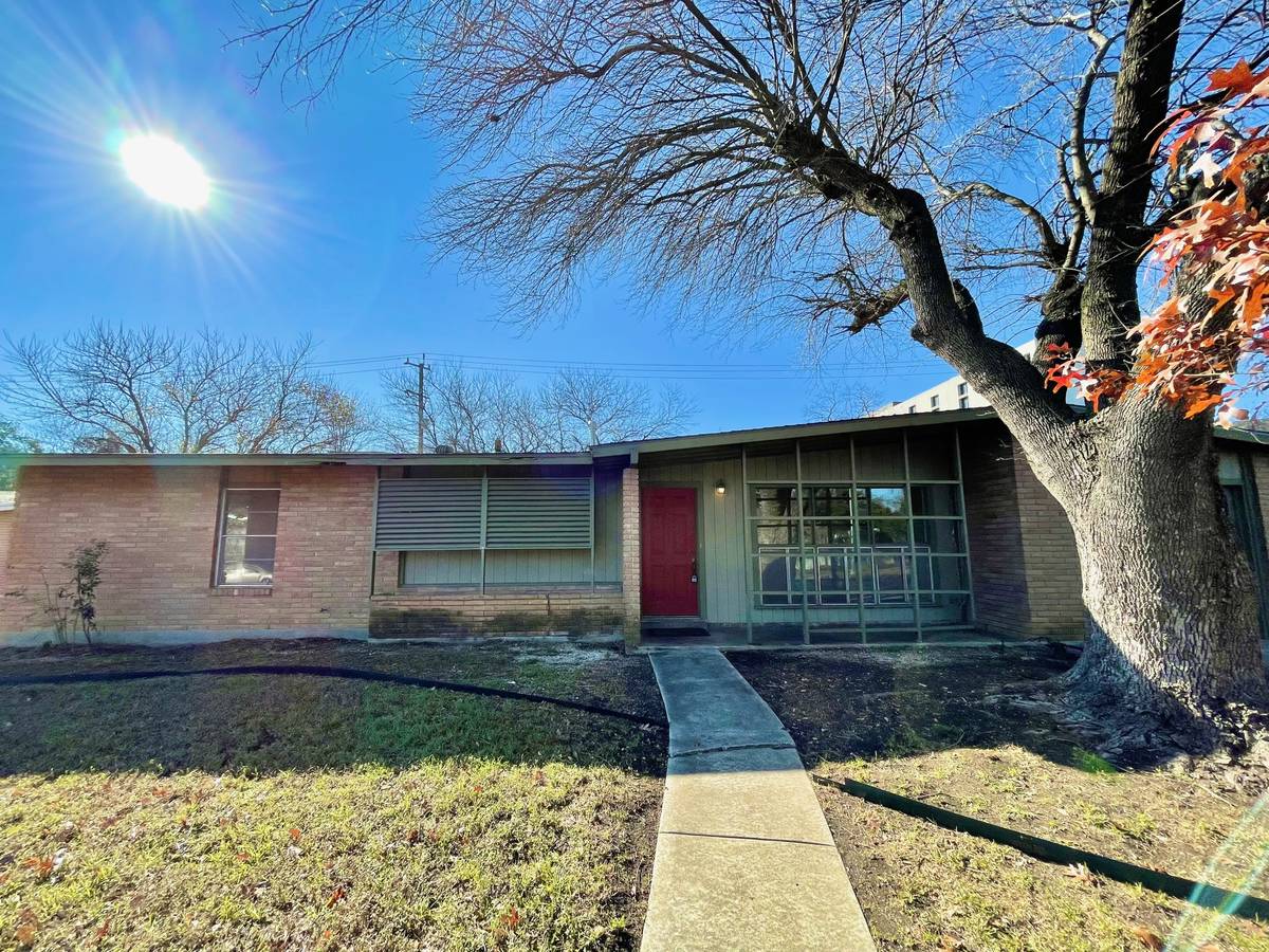 Guess the rent of this mid-century Northside San Antonio home