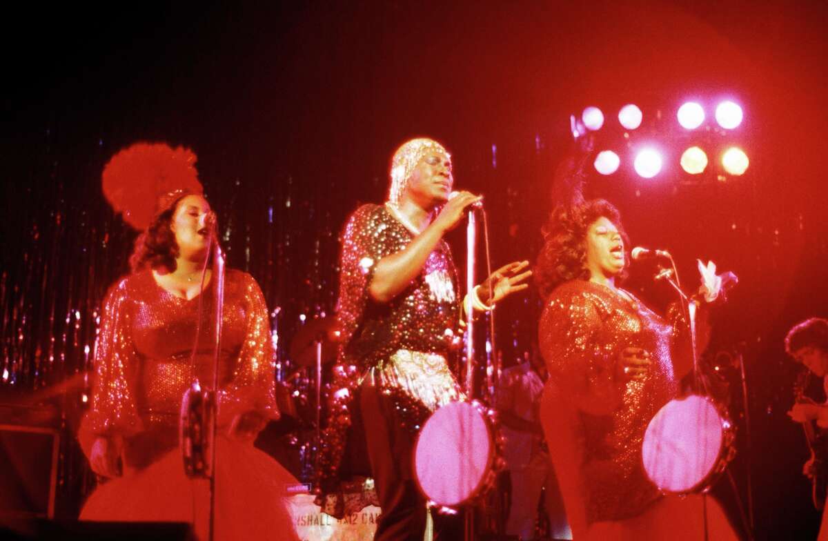 Sylvester se apresenta no Reino Unido com as cantoras de apoio Martha Wash e Izora Armstead, que foram chamadas de Two Tons O' Fun antes de se tornarem as Weather Girls.