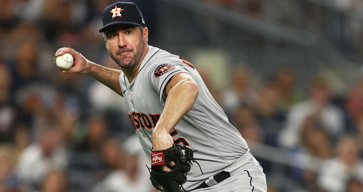 Justin Verlander #35 of the Houston Astros throws out Isiah Kiner-Falefa #12 of the New York Yankees on a ground ball in the seventh inning at Yankee Stadium on June 24, 2022 in New York City. (Photo by Mike Stobe/Getty Images)