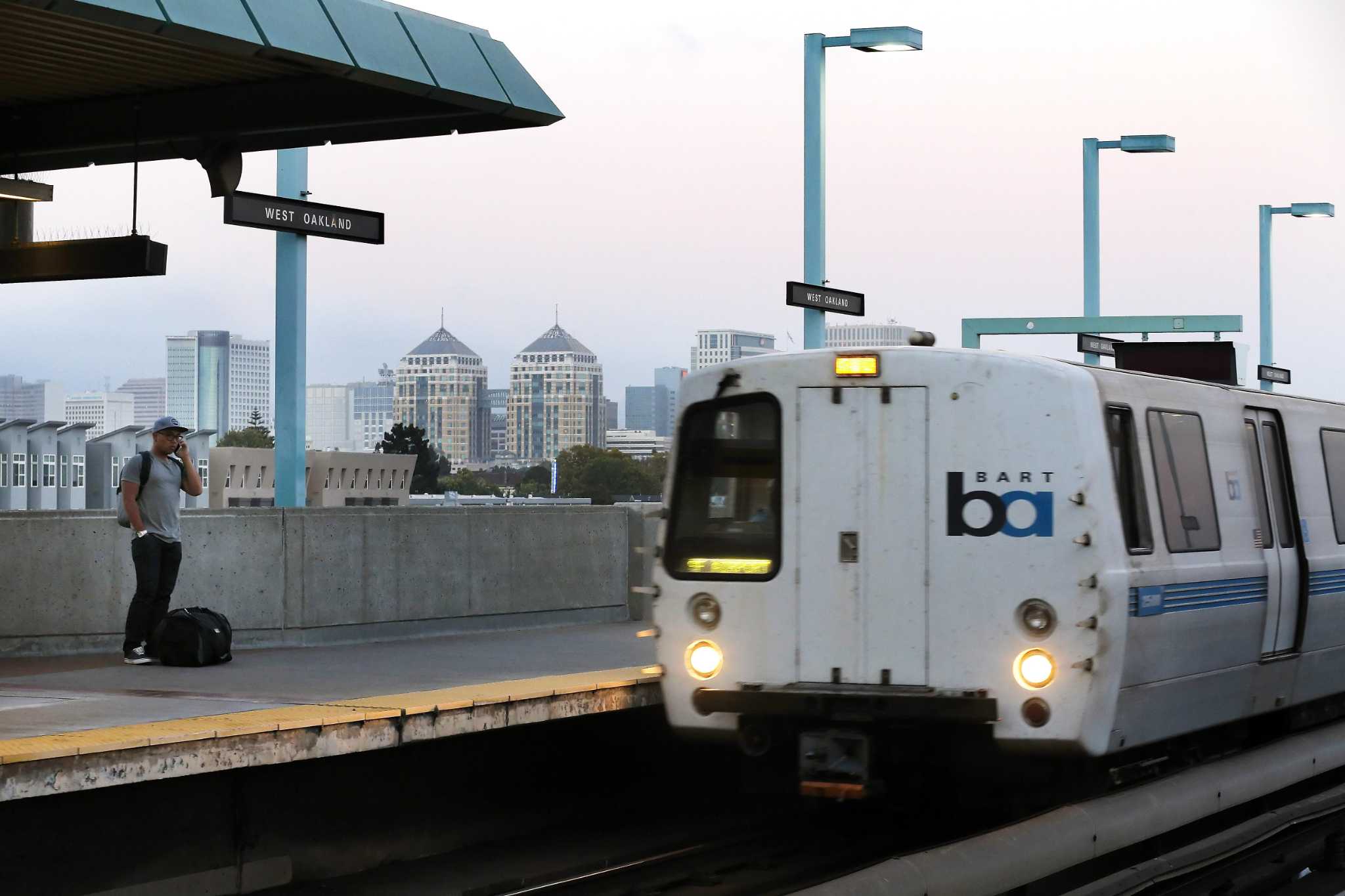 Man hospitalized after shooting on BART train - Vimarsana News