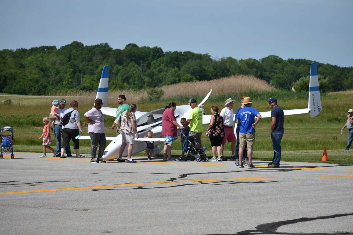 Dozens of planes fly in for Big Rapids Airfest at Roben-Hood Airport