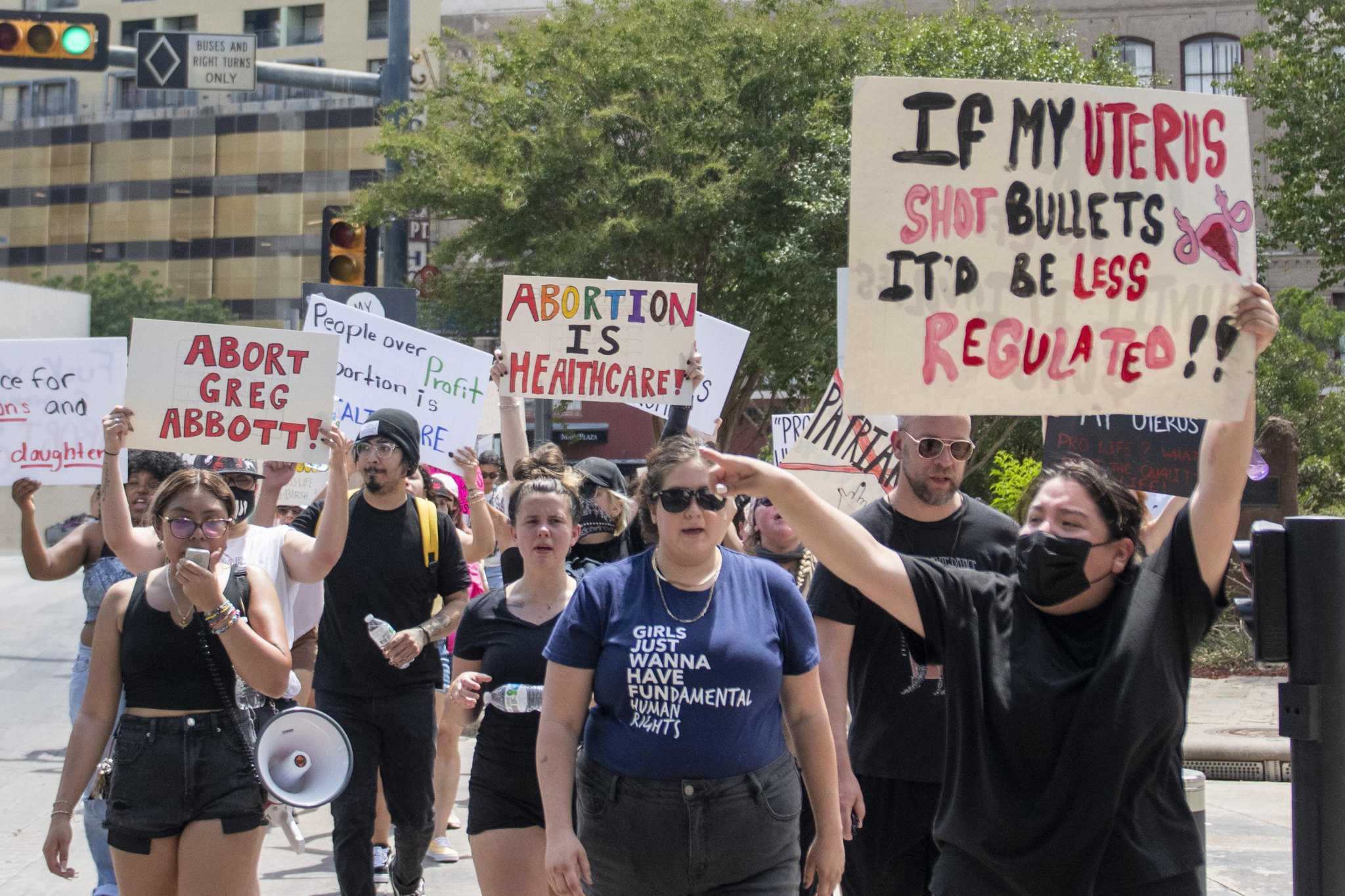 San Antonio protests over Roe v. Wade continued Sunday - Vimarsana News