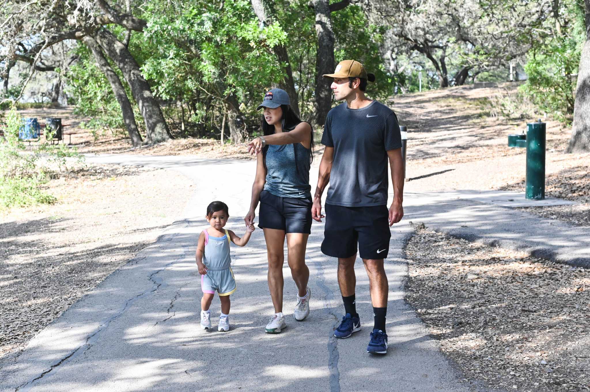San Antonio couple teaches 1-year-old to enjoy nature one national park at a time - Vimarsana News