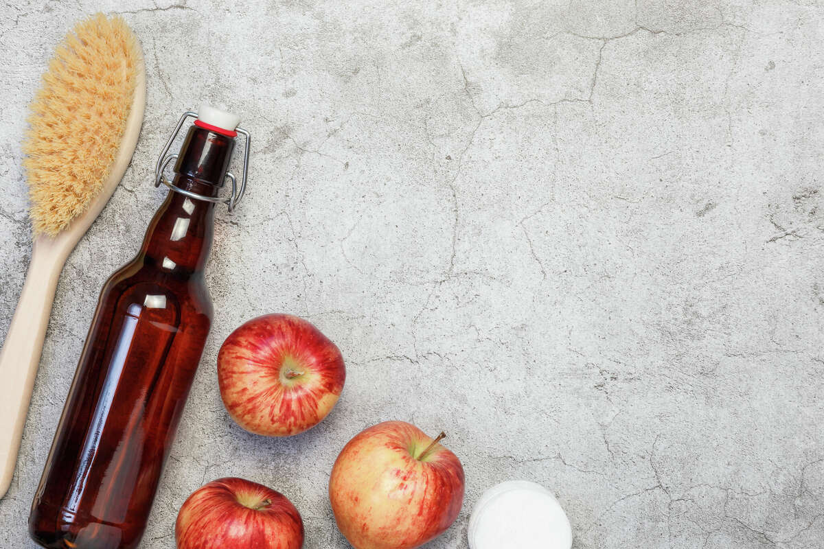 You can actually create an apple cider vinegar rinse on your own at home.