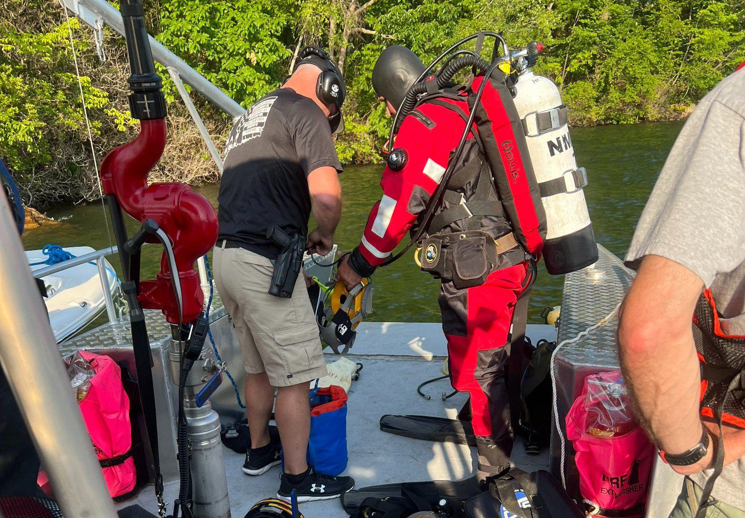 Search for missing man in Candlewood Lake suspended until Tuesday - Vimarsana News