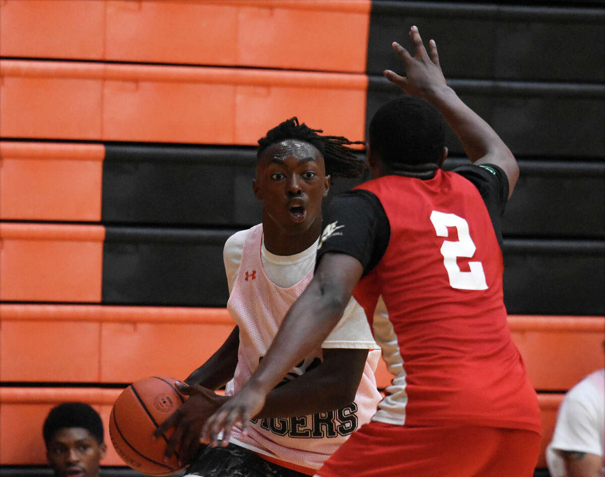 The Edwardsville boys basketball program hosted an NCAA Live Showcase over the weekend. Starting Friday and ending Sunday, there were 123 games played in front of college coaches.