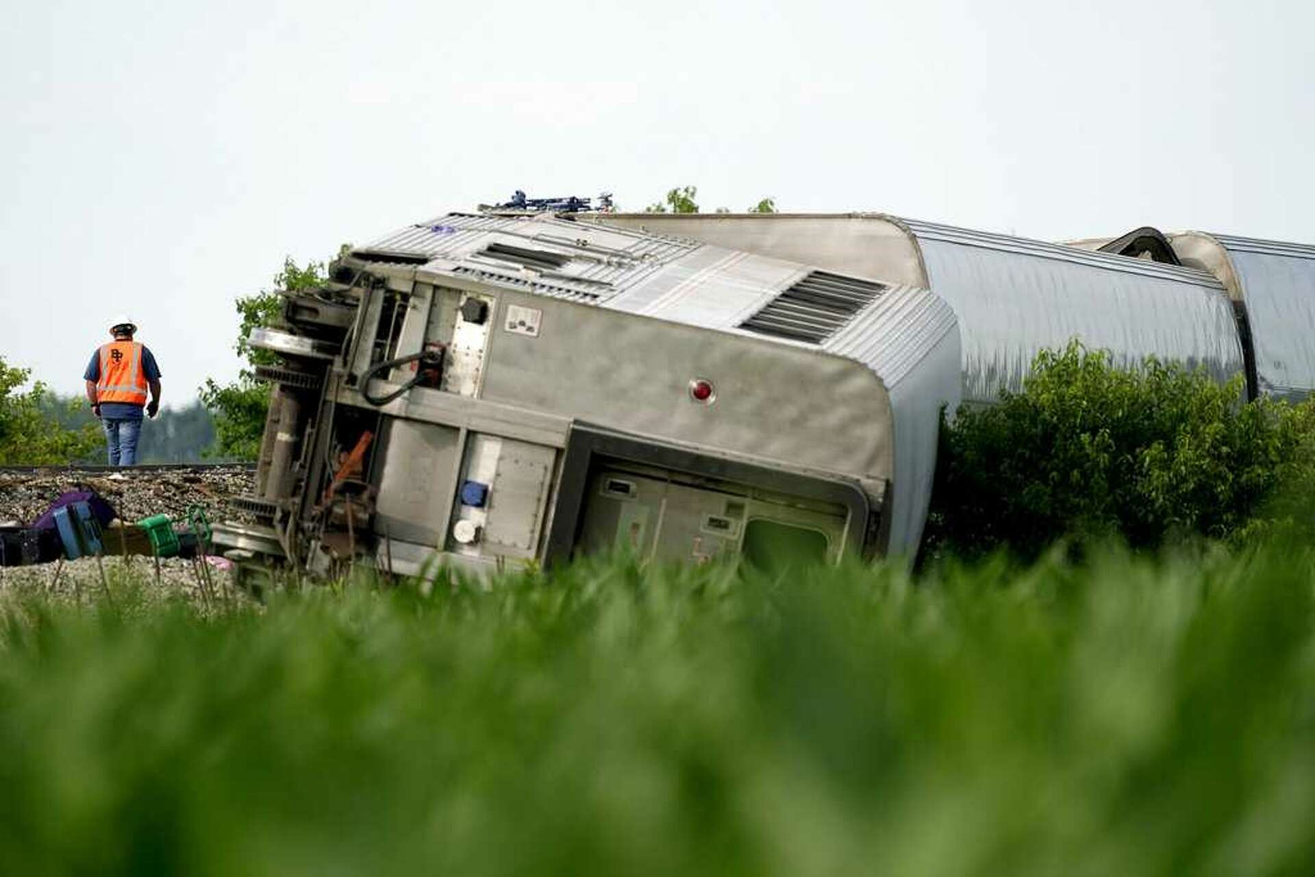 What we know about the deadly Amtrak train derailment in Missouri