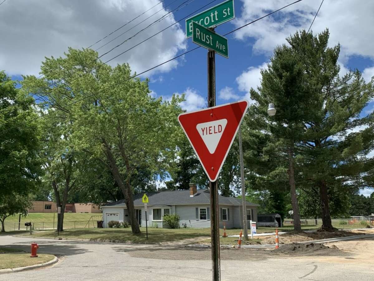 With the extension of Rust Avenue in Big Rapids, the intersection at Rust Avenue and Escott Street will become an all-way stop in place of the current yield.