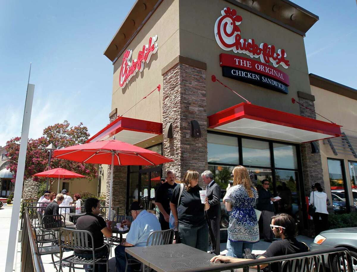 Customers gather in front of the Chick-fil-A restaurant in Fairfield. The chain is plotting a new location in Emeryville.