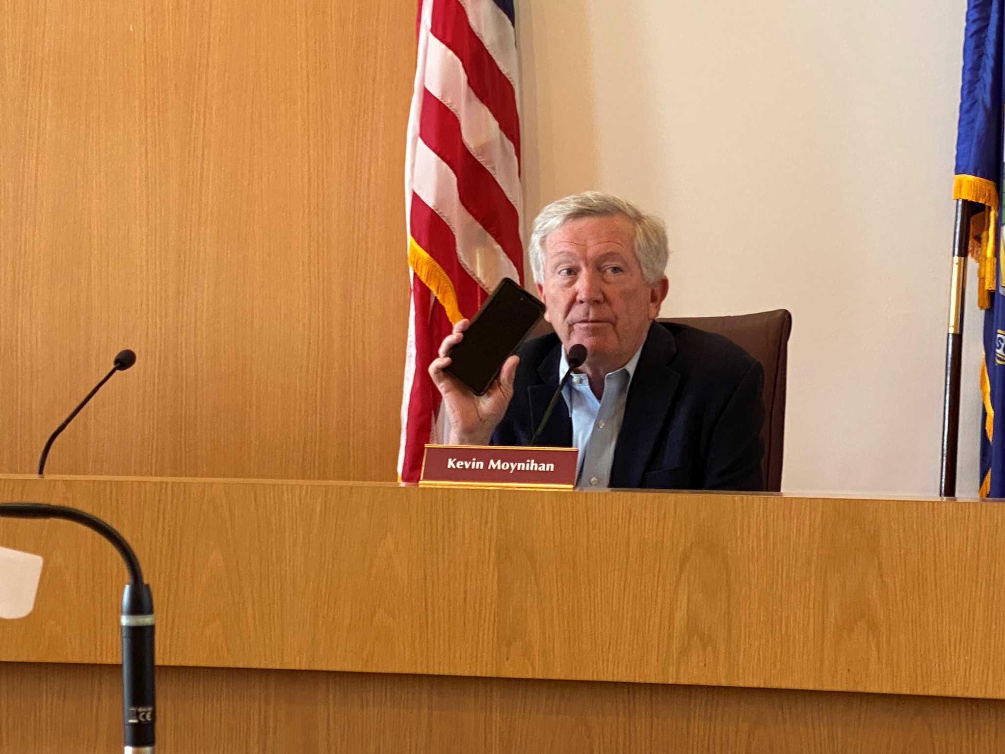 'I'm shaking,' New Canaan parents speak out against cell tower near West School - Vimarsana News