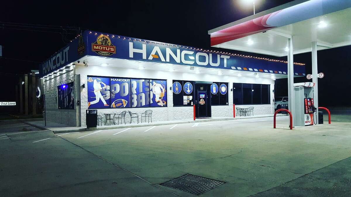 In early 2022, Motu’s Hangout opened at Spencer Highway in La Porte and introduced the area to its sit-down sports bar with drive-though alcohol sales.
