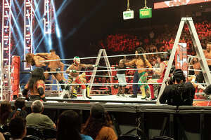 WWE SmackDown returns to Laredo just before Royal Rumble