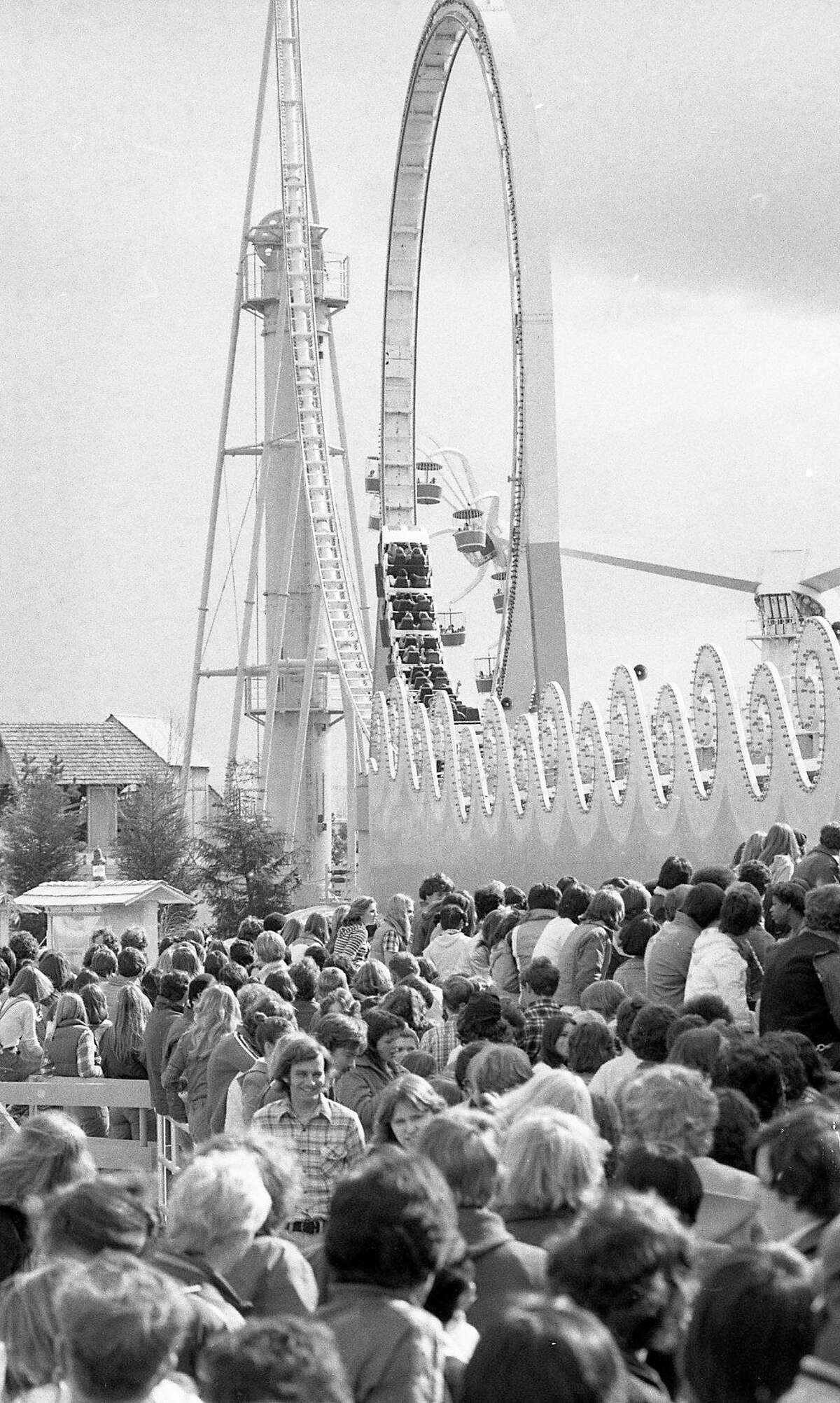 March 14, 1978: Crowds line up to ride the Tidal Wave on Opening Day at Marriott’s Great America in Santa Clara.