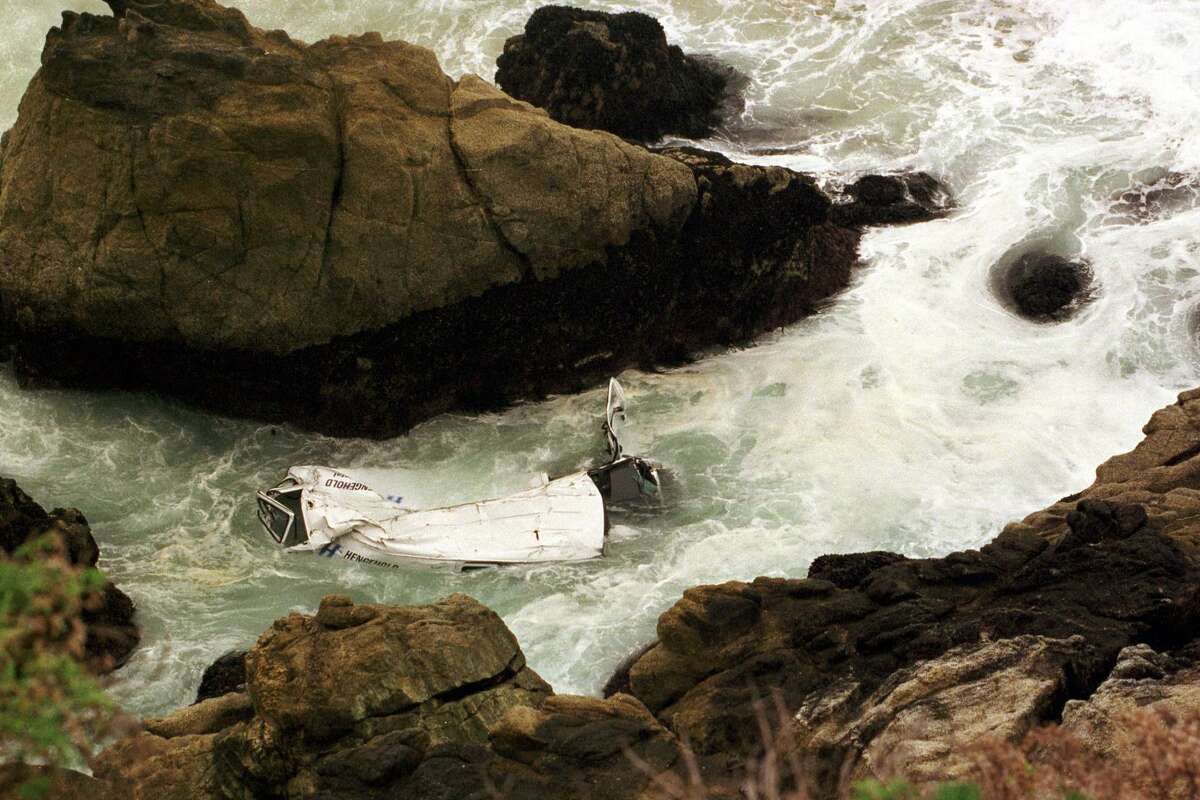 DEVIL'S SLIDE 02/C/22APR98/MN/CG --- A crumpled rental truck that plunged down the cliff at Devil's Slide lay in the pounding surf as rescue personael attempted to find the driver who witnesses say was ejected from the vehicle and was seen swimming before being lost in the waves. None of the rescue personnel could get close to the vehicle due to the steep cliff face and the strong waves, however a U.S. Coast Guard helicopter and ship criss-crossed the area searching for the driver. (CHRONICLE PHOTO BY CARLOS AVILA GONZALEZ)