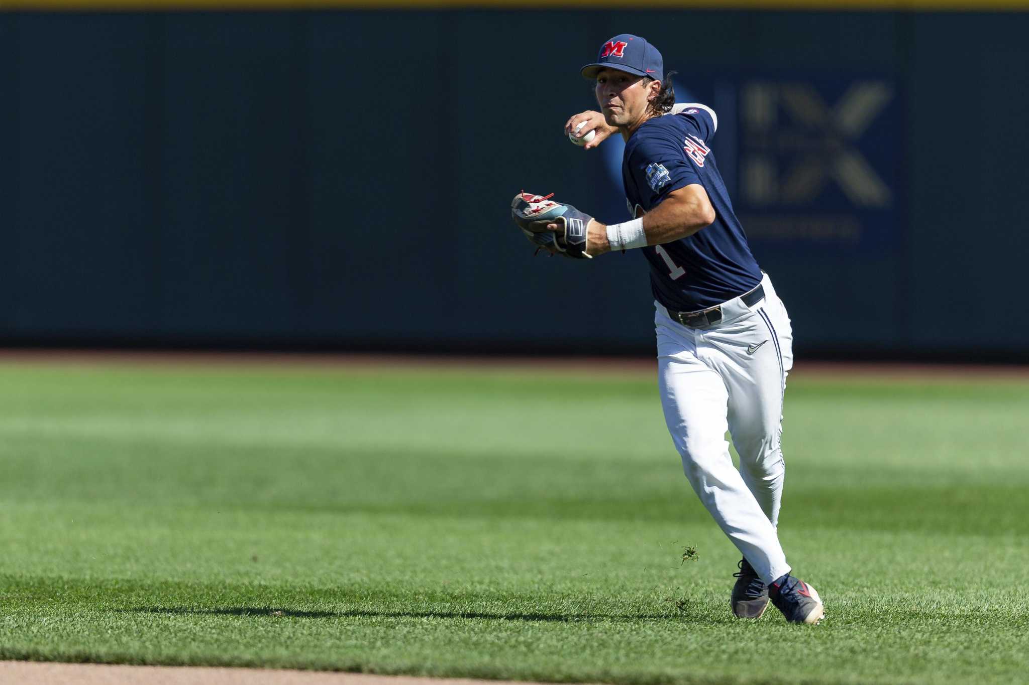 Baseball Bests Auburn to Open College World Series - Ole Miss Athletics