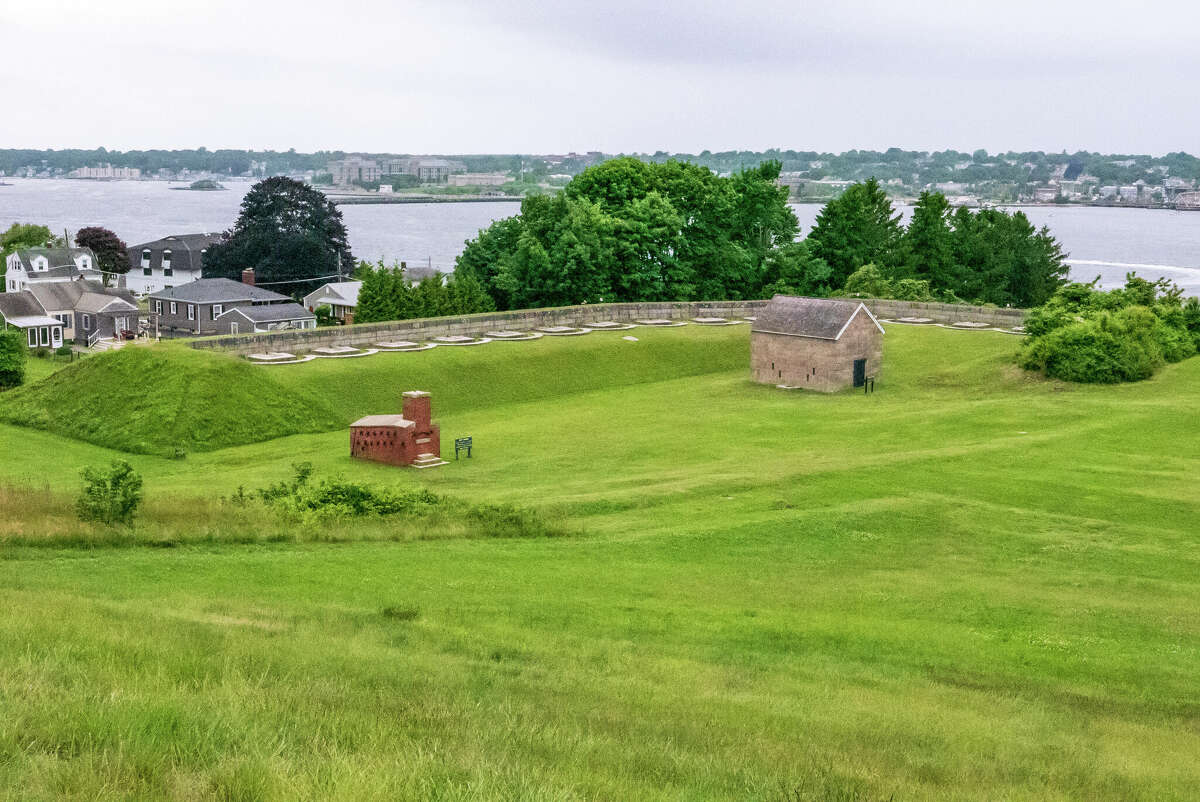Images of the fortifications of Fort Griswold