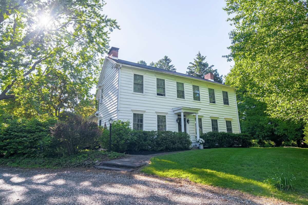 This week’s house was built in 1841, but it’s the present-day decorating that makes it stand out. The Colonial-style home at 372 Albany Shaker Road in the Loudonville section of Colonie has 2,768 square feet of living space, three bedrooms and two and a half bathrooms. It sits back from the road on 1.2 acres, screened from the street by mature oak trees. 