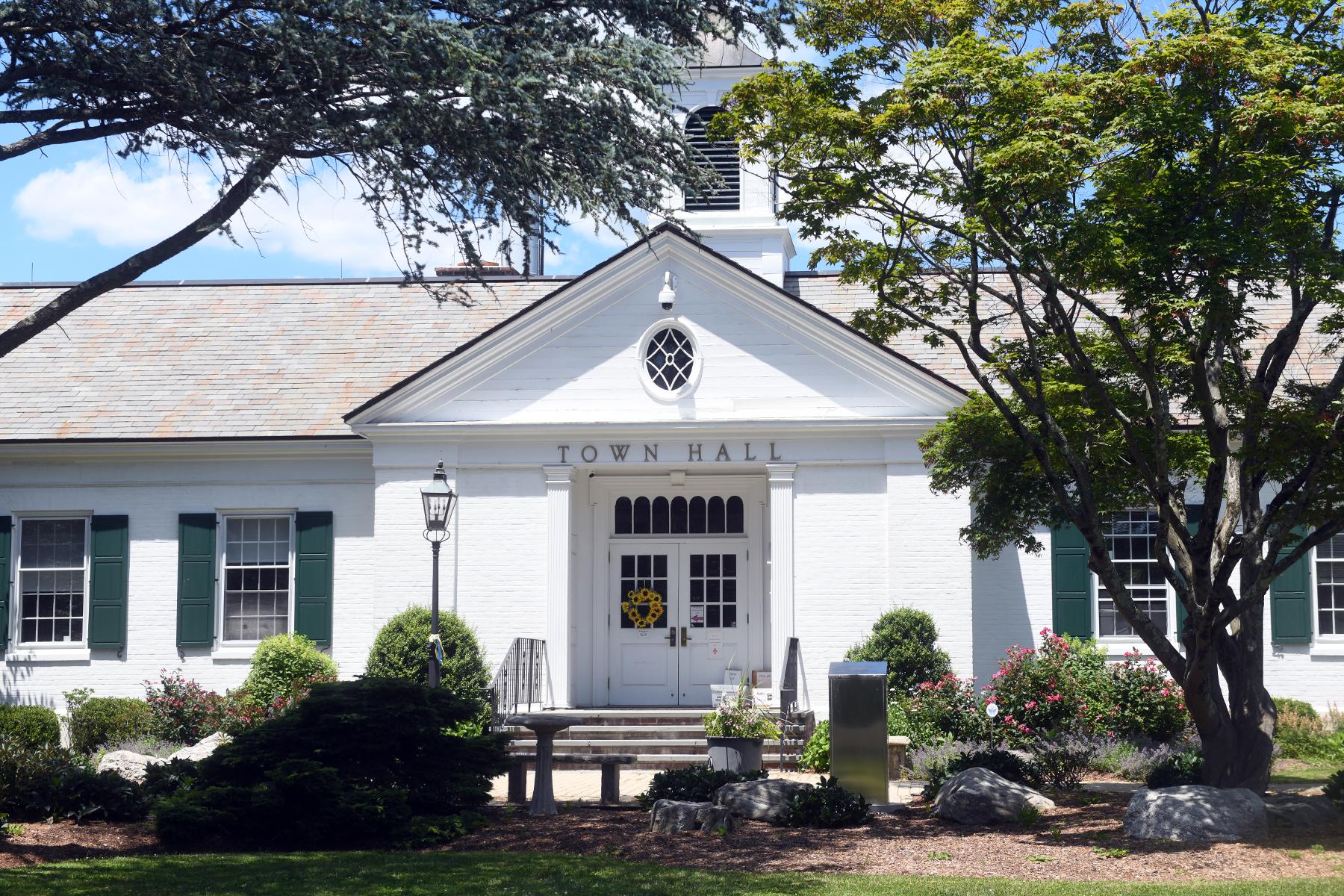 Unofficial results give Nestor second term as Weston first selectman