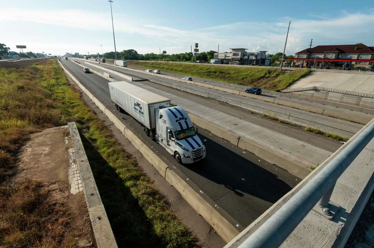 Drivers take a look at I10 widening project by TXDOT