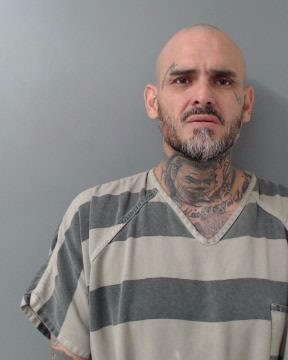 Police: Man threatened to cut his family in "pedacitos" laredo - Vimarsana News