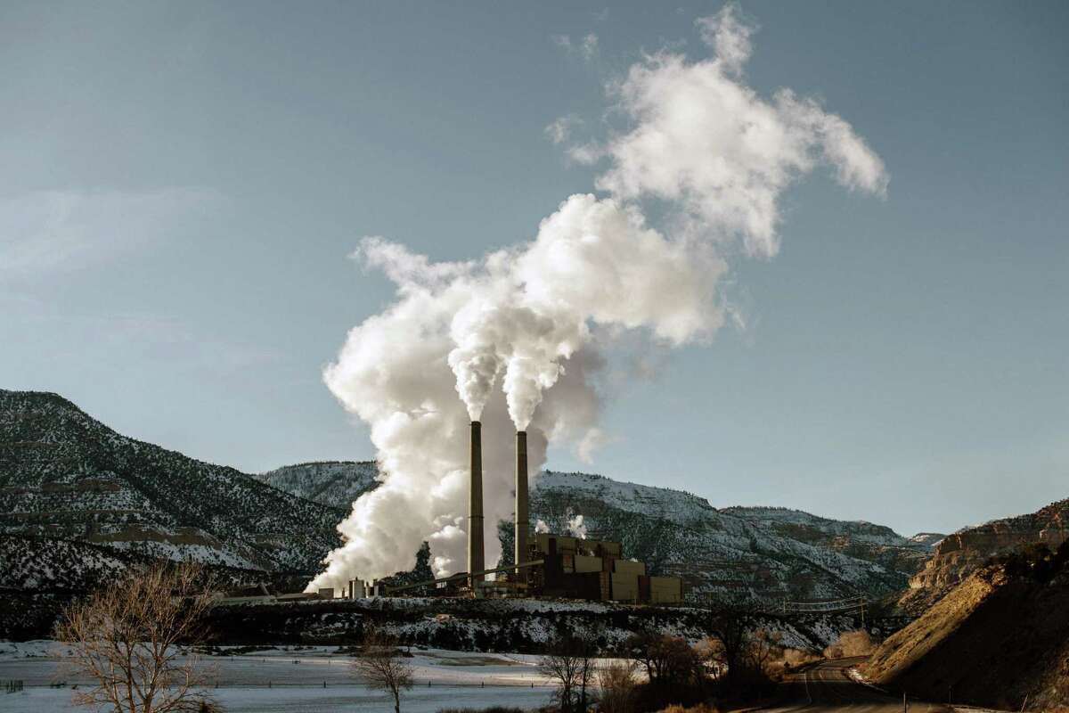 FILE -- A coal-fired power plant in Huntingtown, Utah, on Feb. 7, 2019. The Supreme Court on Thursday, June 30, 2022, limited the Environmental Protection Agency?•s ability to regulate carbon emissions from power plants, dealing a blow to the Biden administration?•s efforts to address climate change. (Brandon Thibodeaux/The New York Times)