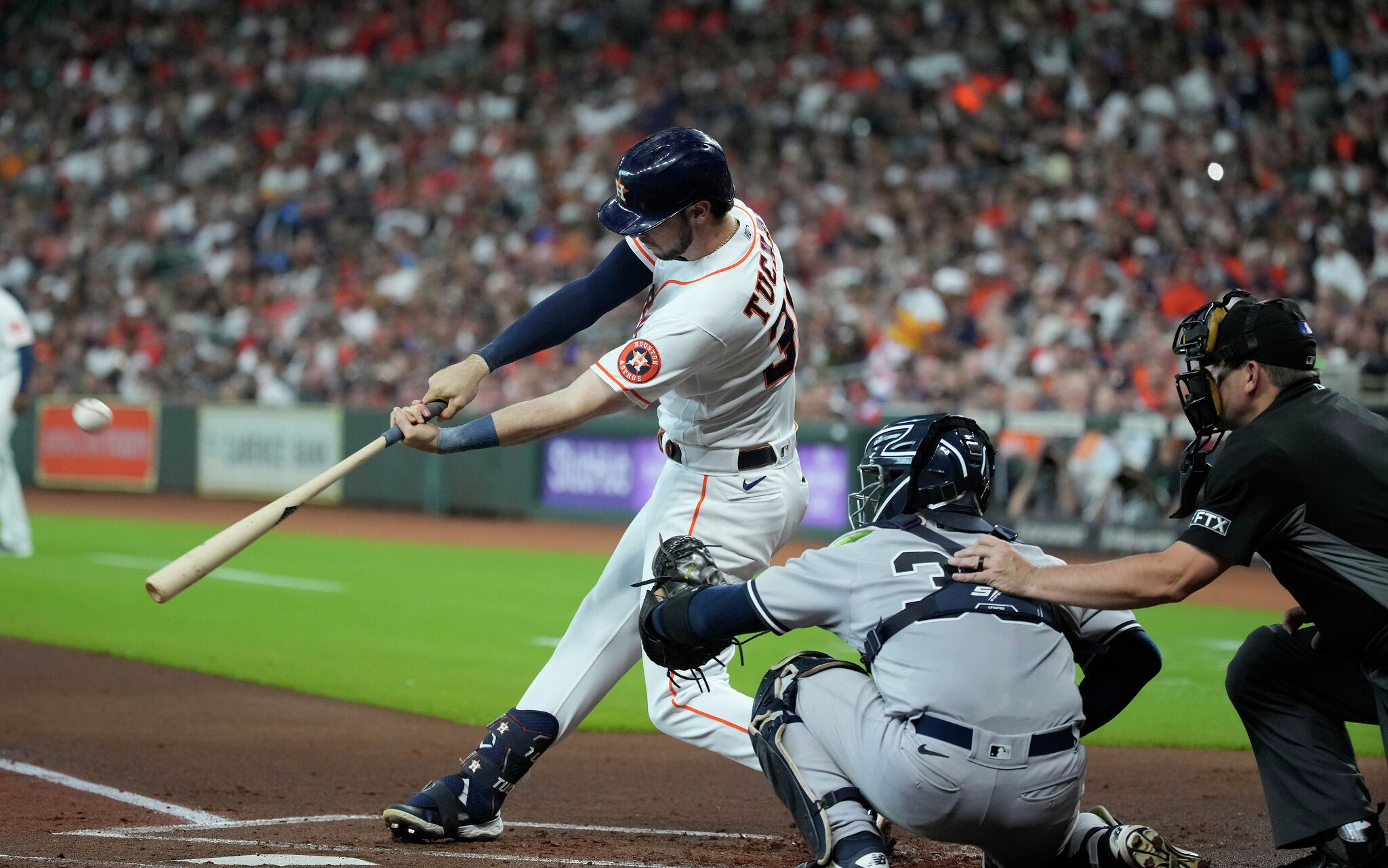 SportsReport: Astros sweep Yankees in doubleheader