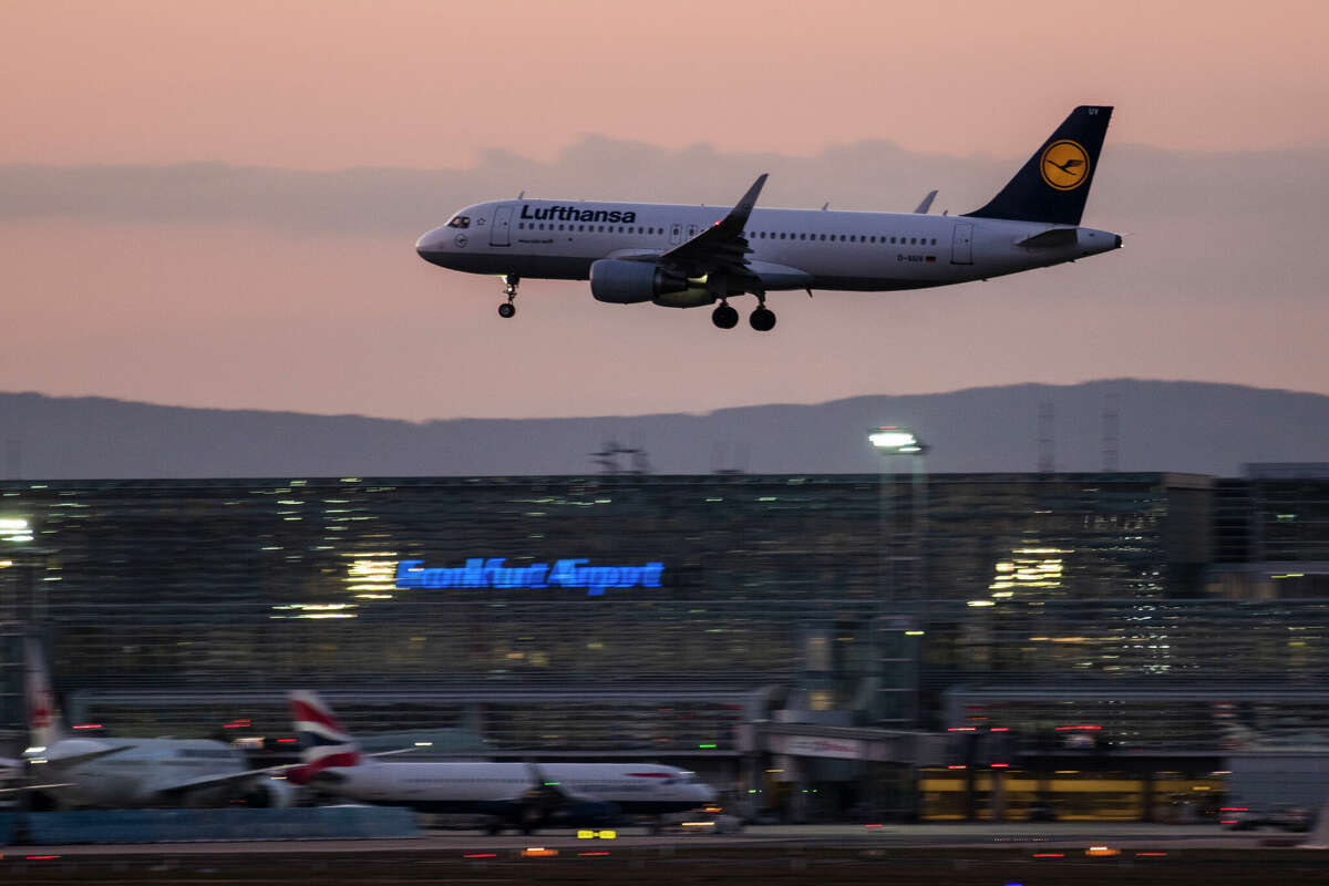 A Lufthansa airplane lands at Frankfurt Airport on March 2020.
