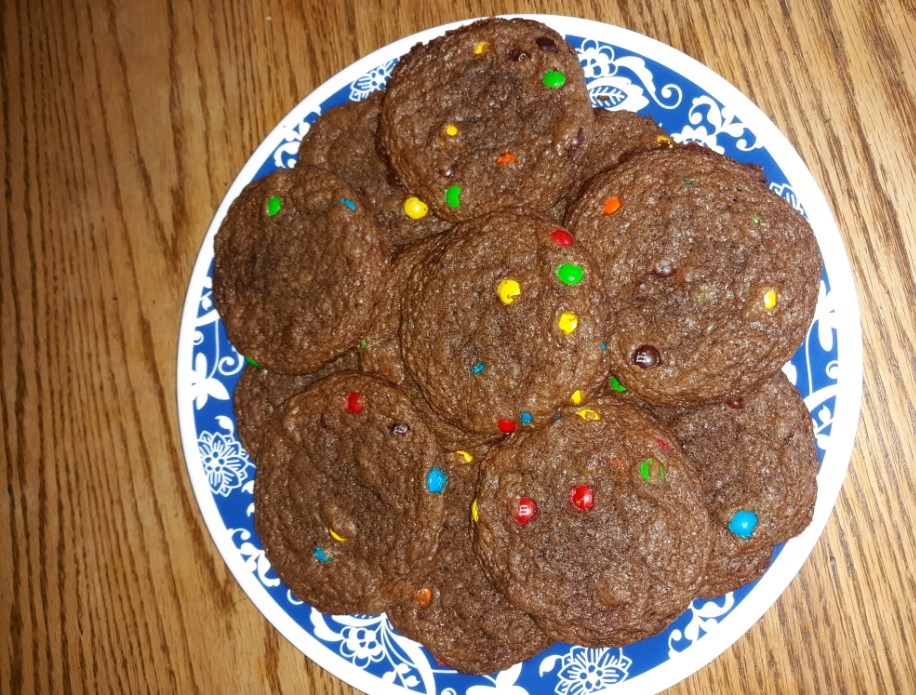Lovina makes M&M cookies - Vimarsana News