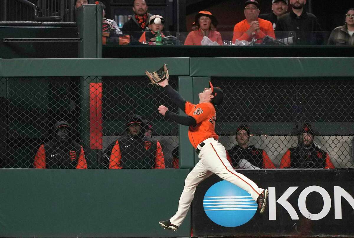 SAN FRANCISCO, CALIFORNIA - JULY 01: Mike Yastrzemski #5 of the San Francisco Giants makes a running leaping catch in front of the wall taking a hit away from Yoan Moncada #10 of the Chicago White Sox in the top of the fifth inning at Oracle Park on July 01, 2022 in San Francisco, California. (Photo by Thearon W. Henderson/Getty Images)