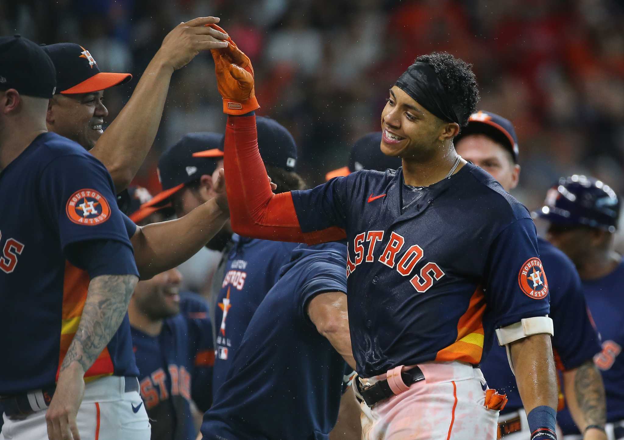Jeremy Peña homers in return from stiff neck to help Astros